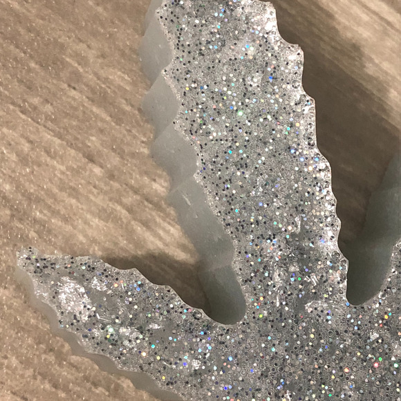 Leaf paper weight paper holder handmade with epoxy - Picture 4 of 5